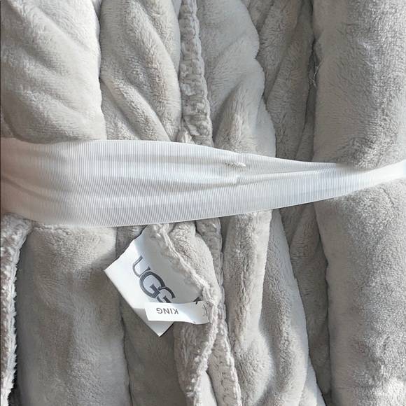 UGG Novah King Blanket in Seal Gray - Picture 9 of 12